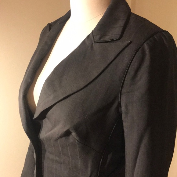 LOUIS VERDAD sz 6 & 8 skirt suit pinstripe shaped - Picture 6 of 7
